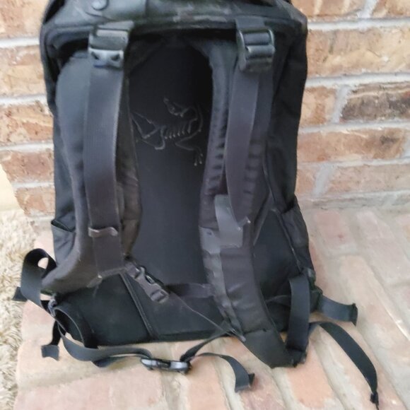 Vintage Arc'teryx Arro 22 Backpack Black Waterproof - Picture 2 of 8